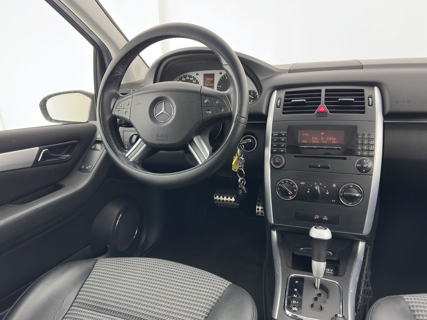 Mercedes-Benz B-Klasse 180 CDI Aut. *LEATHER-FABRIC | AIRCO | CRUISE | COMFORT-SEATS | TOWBAR | 17''ALU*