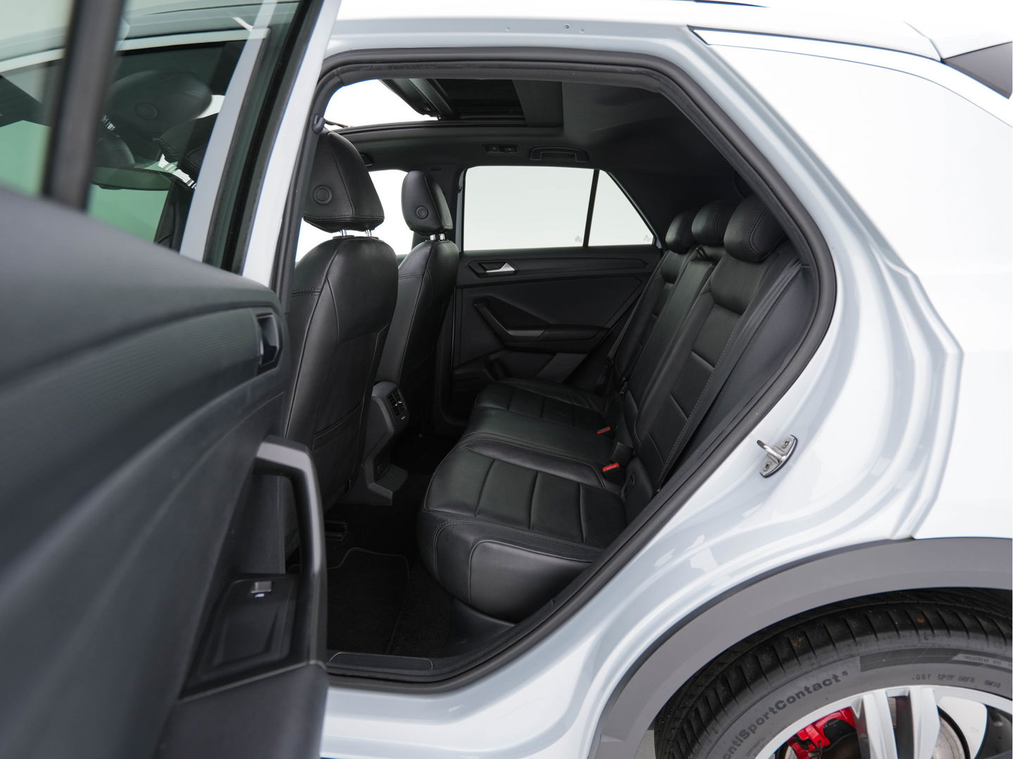 Volkswagen T-Roc 1.5 TSI R-Line Sport Business Aut. *PANO | LEATHER | FULL-LED | ADAPTIVE-CRUISE | DIGI-COCKPIT | NAVI-FULLMAP | HEATED-SPORTSEATS | AMBIENT-LIGHT | PRIVACY-GLASS | DAB+ | CARPLAY | SHIFT-PADDLES | 18''ALU*