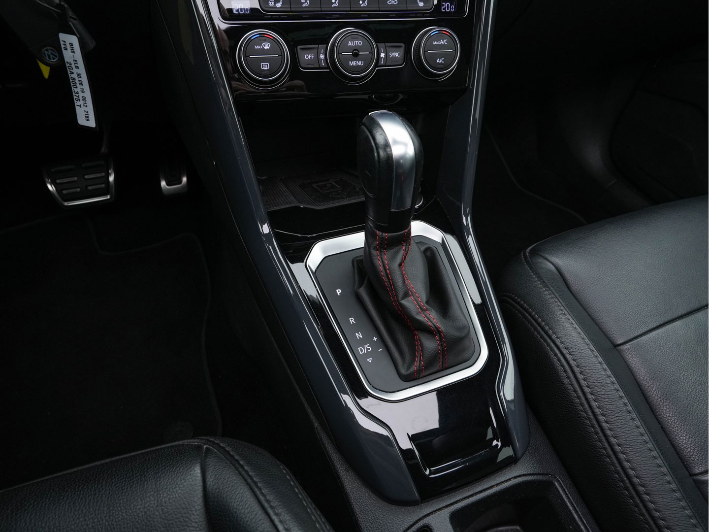 Volkswagen T-Roc 1.5 TSI R-Line Sport Business Aut. *PANO | LEATHER | FULL-LED | ADAPTIVE-CRUISE | DIGI-COCKPIT | NAVI-FULLMAP | HEATED-SPORTSEATS | AMBIENT-LIGHT | PRIVACY-GLASS | DAB+ | CARPLAY | SHIFT-PADDLES | 18''ALU*