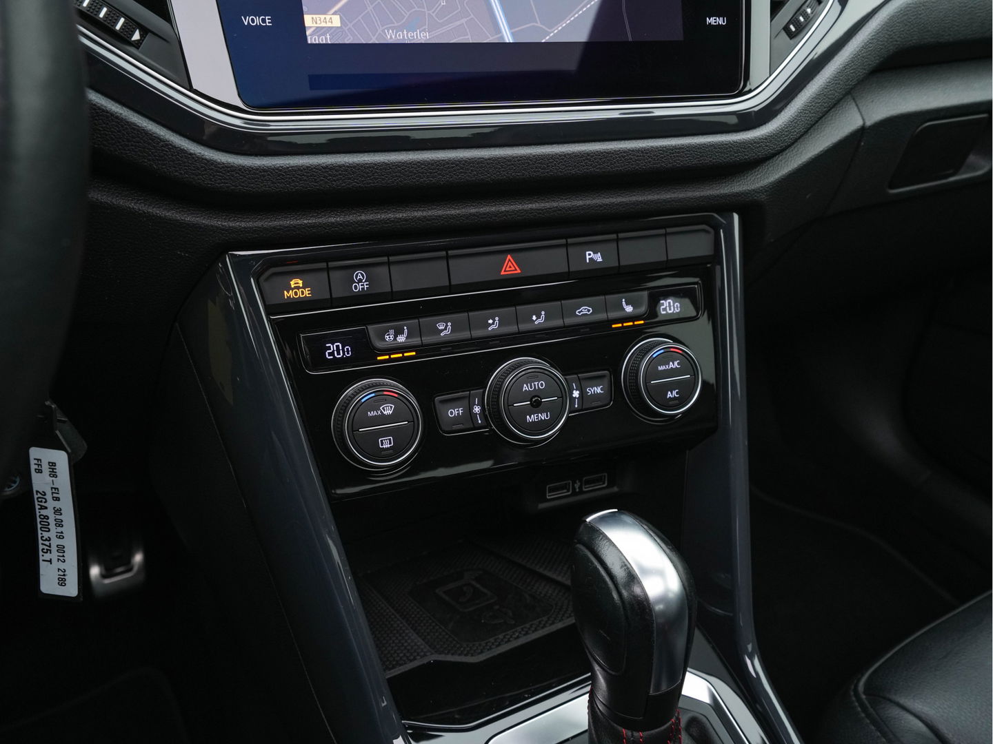 Volkswagen T-Roc 1.5 TSI R-Line Sport Business Aut. *PANO | LEATHER | FULL-LED | ADAPTIVE-CRUISE | DIGI-COCKPIT | NAVI-FULLMAP | HEATED-SPORTSEATS | AMBIENT-LIGHT | PRIVACY-GLASS | DAB+ | CARPLAY | SHIFT-PADDLES | 18''ALU*