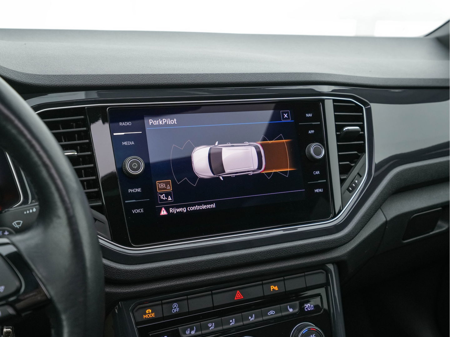 Volkswagen T-Roc 1.5 TSI R-Line Sport Business Aut. *PANO | LEATHER | FULL-LED | ADAPTIVE-CRUISE | DIGI-COCKPIT | NAVI-FULLMAP | HEATED-SPORTSEATS | AMBIENT-LIGHT | PRIVACY-GLASS | DAB+ | CARPLAY | SHIFT-PADDLES | 18''ALU*