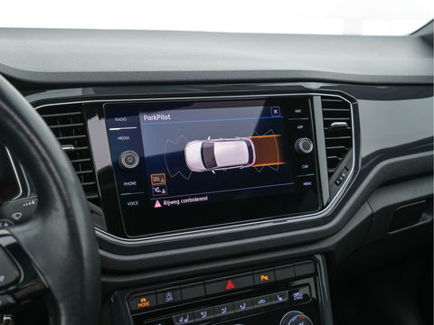Volkswagen T-Roc 1.5 TSI R-Line Sport Business Aut. *PANO | LEATHER | FULL-LED | ADAPTIVE-CRUISE | DIGI-COCKPIT | NAVI-FULLMAP | HEATED-SPORTSEATS | AMBIENT-LIGHT | PRIVACY-GLASS | DAB+ | CARPLAY | SHIFT-PADDLES | 18''ALU*