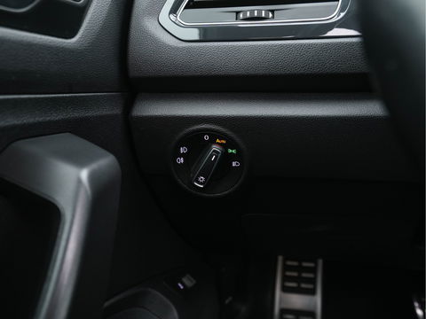 Volkswagen T-Roc 1.5 TSI R-Line Sport Business Aut. *PANO | LEATHER | FULL-LED | ADAPTIVE-CRUISE | DIGI-COCKPIT | NAVI-FULLMAP | HEATED-SPORTSEATS | AMBIENT-LIGHT | PRIVACY-GLASS | DAB+ | CARPLAY | SHIFT-PADDLES | 18''ALU*