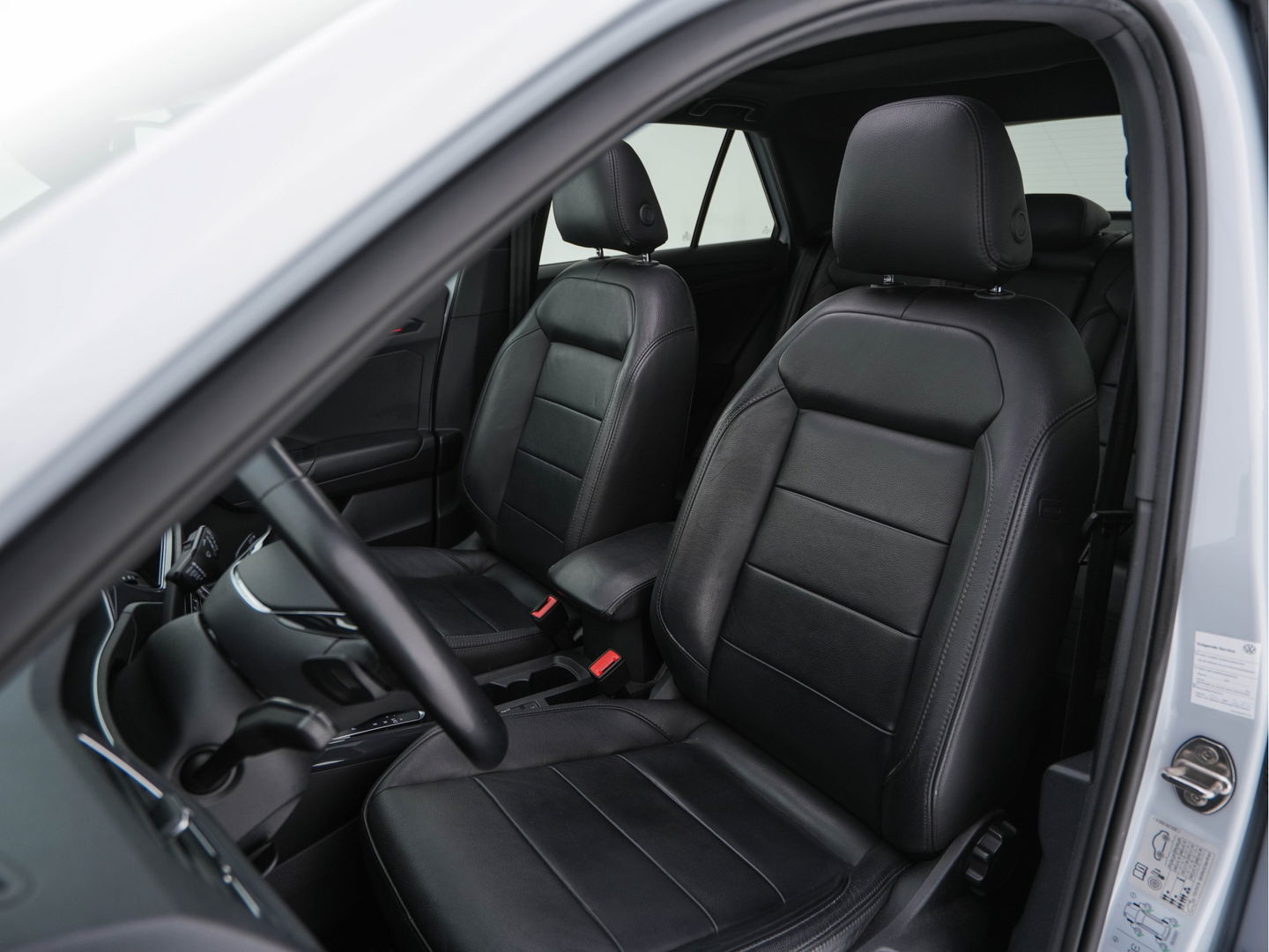 Volkswagen T-Roc 1.5 TSI R-Line Sport Business Aut. *PANO | LEATHER | FULL-LED | ADAPTIVE-CRUISE | DIGI-COCKPIT | NAVI-FULLMAP | HEATED-SPORTSEATS | AMBIENT-LIGHT | PRIVACY-GLASS | DAB+ | CARPLAY | SHIFT-PADDLES | 18''ALU*