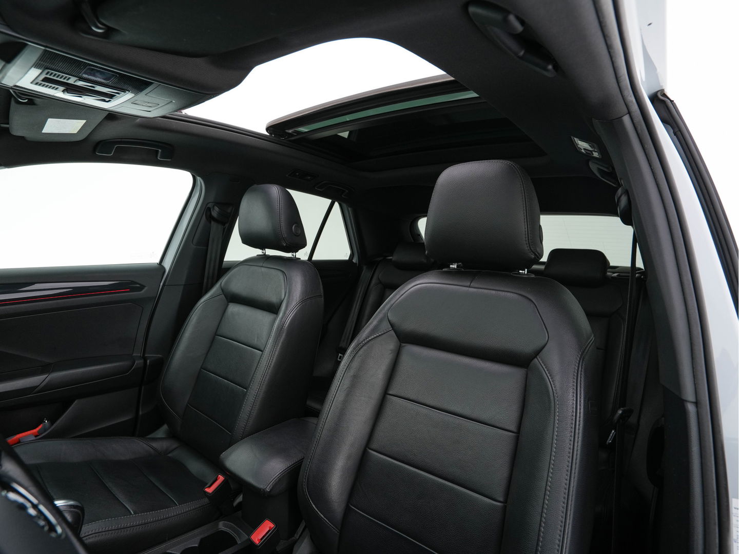 Volkswagen T-Roc 1.5 TSI R-Line Sport Business Aut. *PANO | LEATHER | FULL-LED | ADAPTIVE-CRUISE | DIGI-COCKPIT | NAVI-FULLMAP | HEATED-SPORTSEATS | AMBIENT-LIGHT | PRIVACY-GLASS | DAB+ | CARPLAY | SHIFT-PADDLES | 18''ALU*