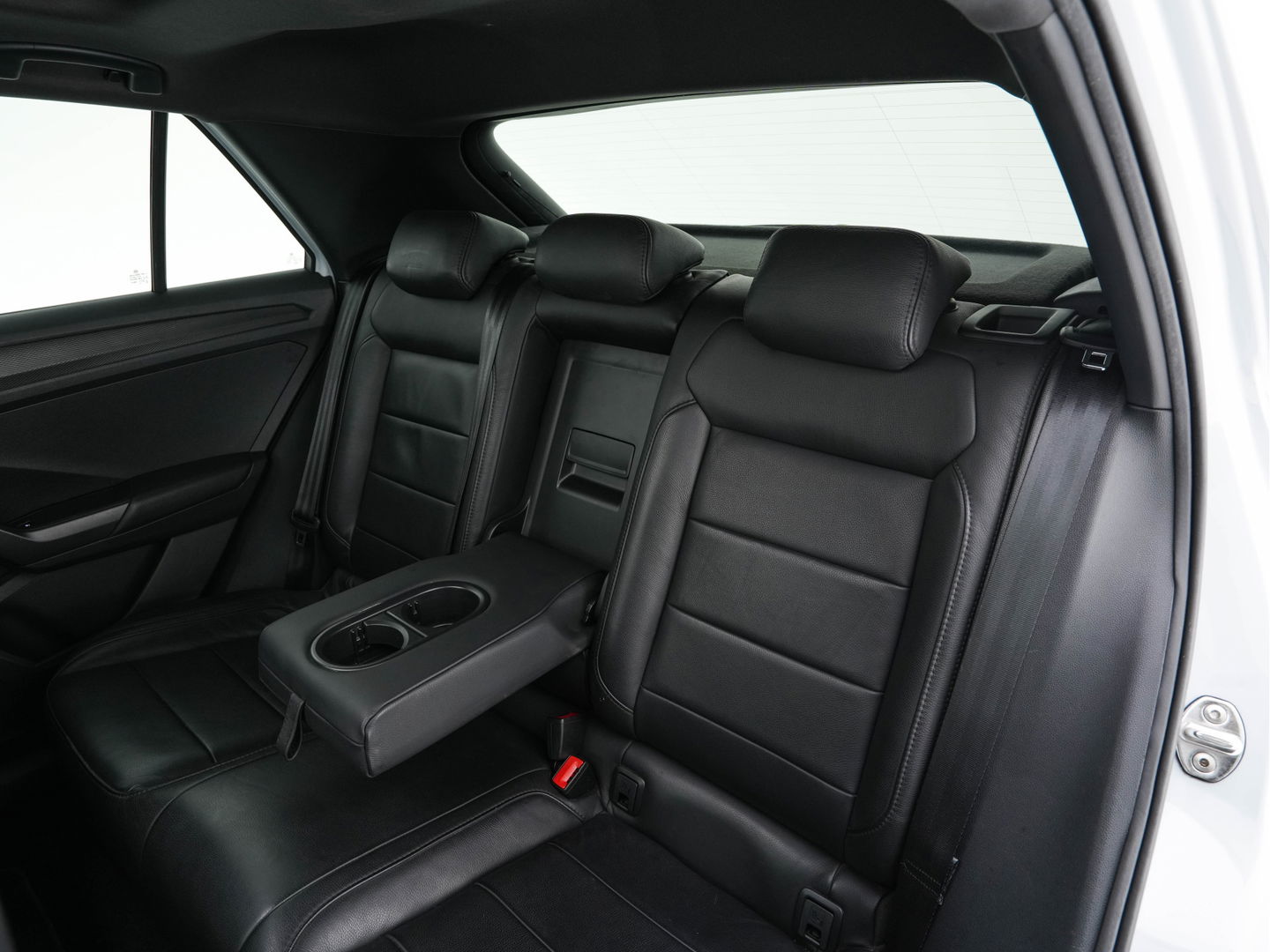 Volkswagen T-Roc 1.5 TSI R-Line Sport Business Aut. *PANO | LEATHER | FULL-LED | ADAPTIVE-CRUISE | DIGI-COCKPIT | NAVI-FULLMAP | HEATED-SPORTSEATS | AMBIENT-LIGHT | PRIVACY-GLASS | DAB+ | CARPLAY | SHIFT-PADDLES | 18''ALU*