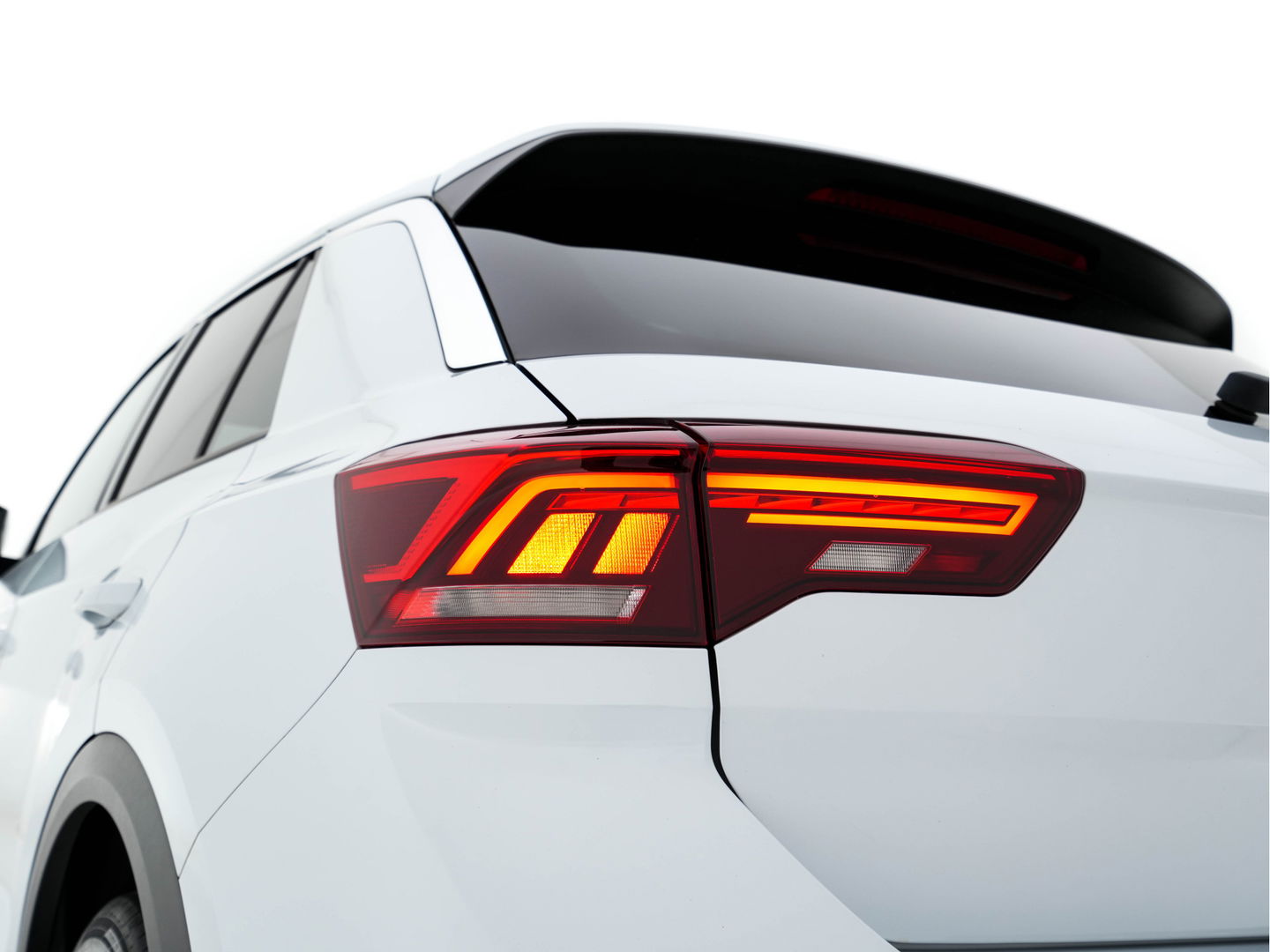 Volkswagen T-Roc 1.5 TSI R-Line Sport Business Aut. *PANO | LEATHER | FULL-LED | ADAPTIVE-CRUISE | DIGI-COCKPIT | NAVI-FULLMAP | HEATED-SPORTSEATS | AMBIENT-LIGHT | PRIVACY-GLASS | DAB+ | CARPLAY | SHIFT-PADDLES | 18''ALU*