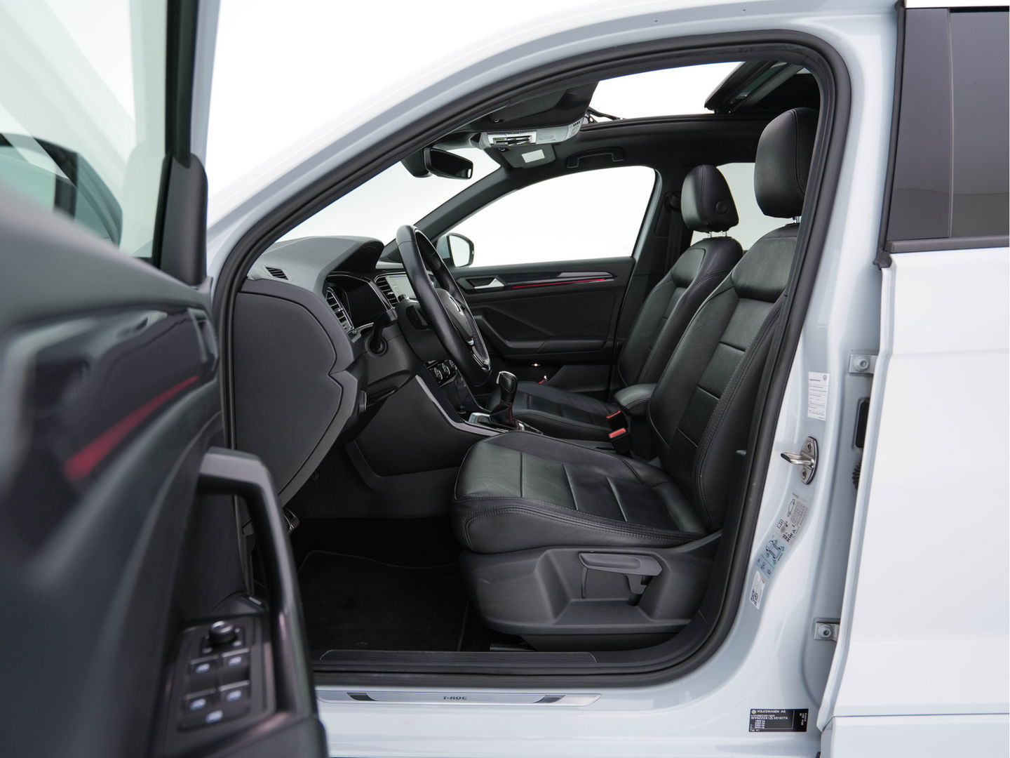 Volkswagen T-Roc 1.5 TSI R-Line Sport Business Aut. *PANO | LEATHER | FULL-LED | ADAPTIVE-CRUISE | DIGI-COCKPIT | NAVI-FULLMAP | HEATED-SPORTSEATS | AMBIENT-LIGHT | PRIVACY-GLASS | DAB+ | CARPLAY | SHIFT-PADDLES | 18''ALU*