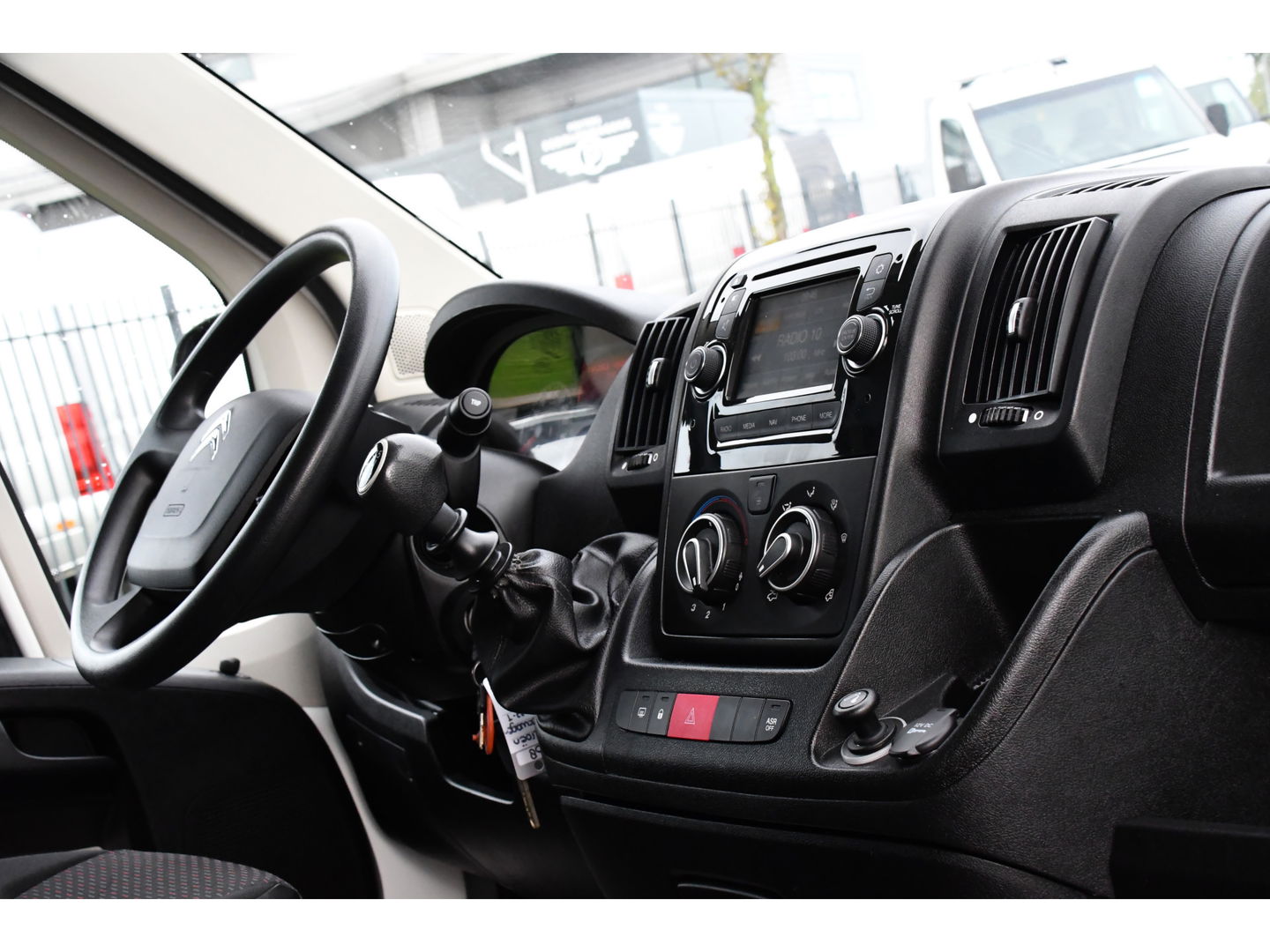 Citroƫn Jumper 35 2.0 BlueHDi L4 Bakwagen Cruise, NAVI, 165PK, Laadklep, Airco, Uniek!