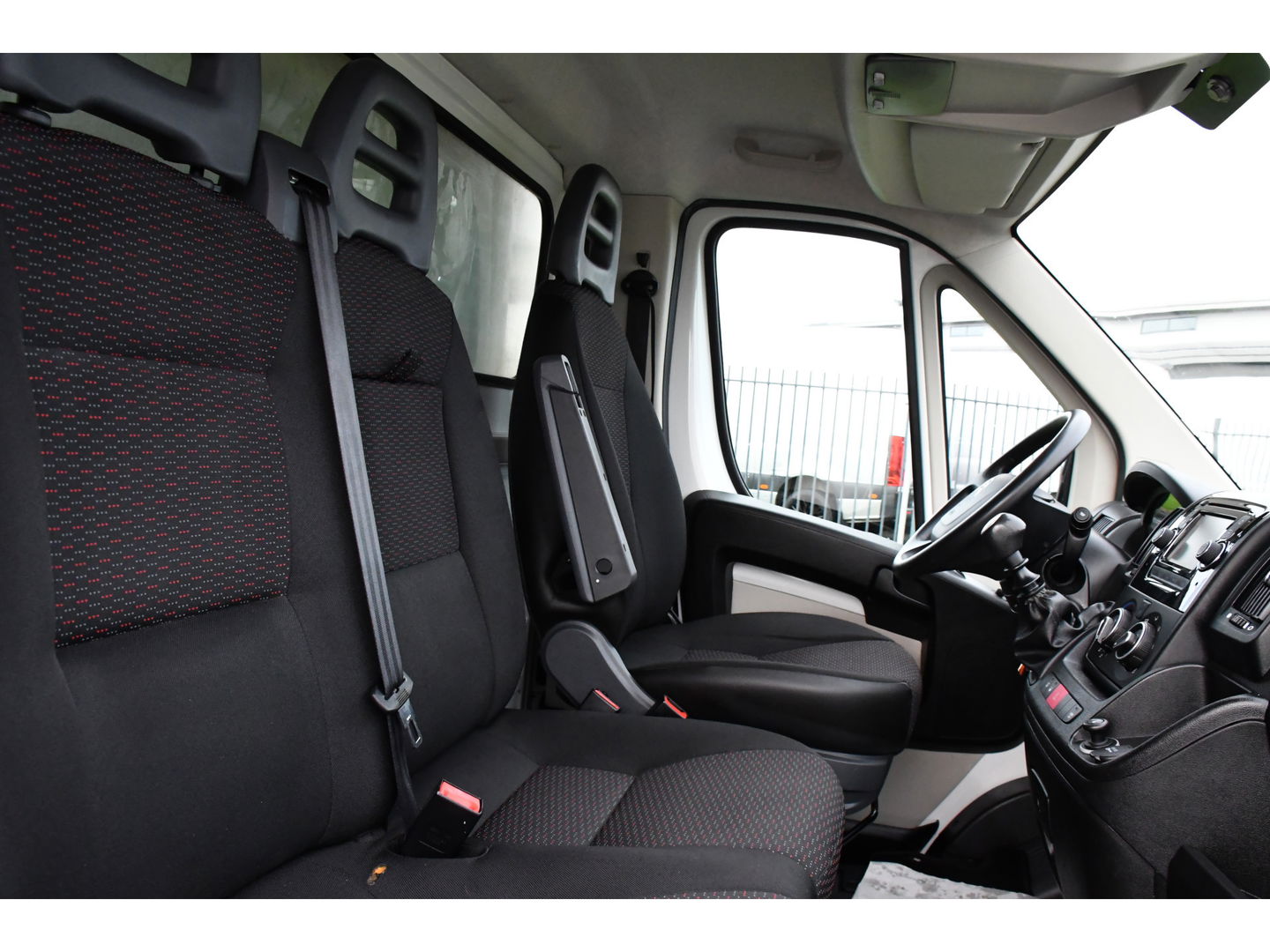 Citroƫn Jumper 35 2.0 BlueHDi L4 Bakwagen Cruise, NAVI, 165PK, Laadklep, Airco, Uniek!