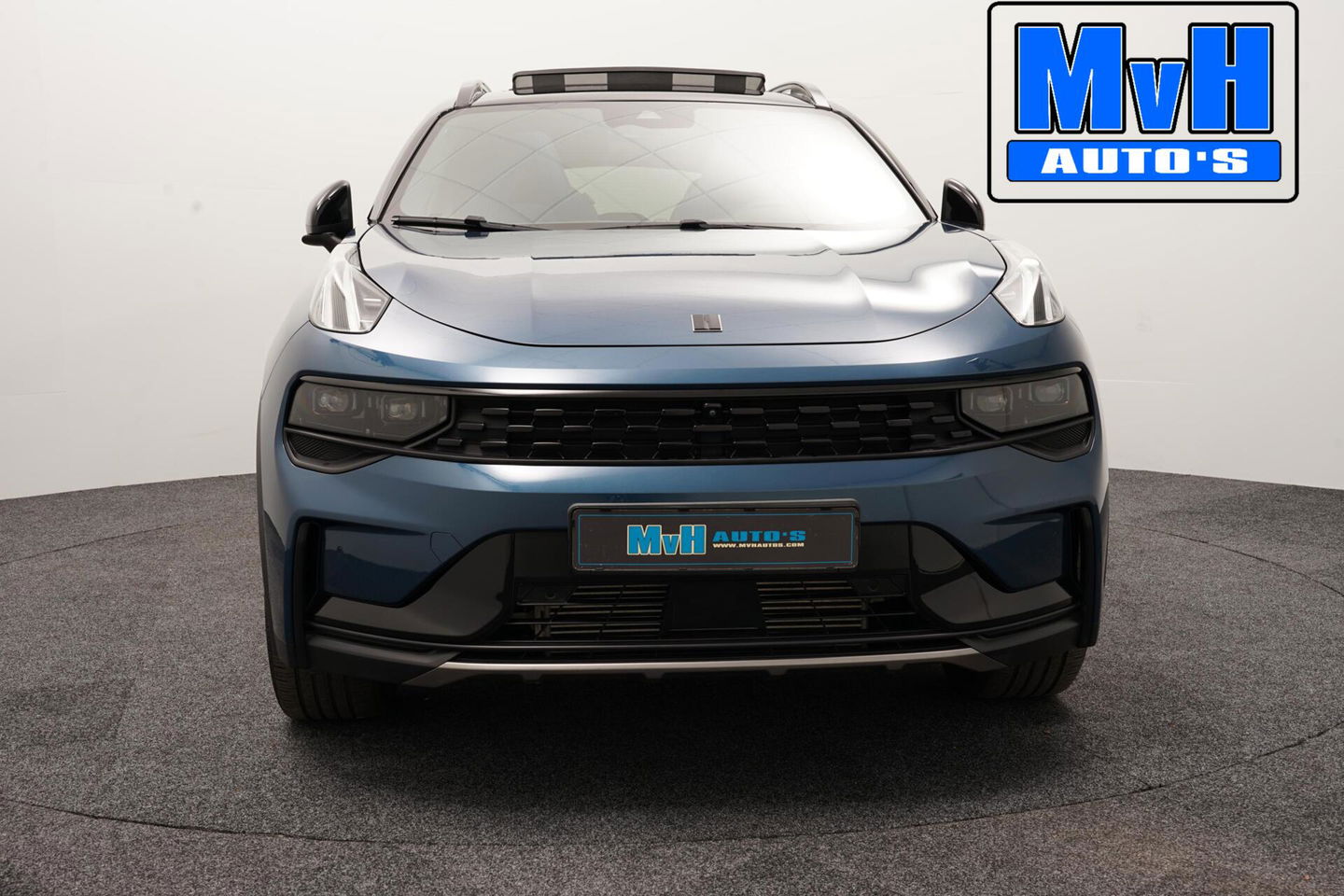 Lynk & Co 01 1.5 Hybride|TREKHAAK|FULL BLACK|ZWARTE.HEMEL|NAP