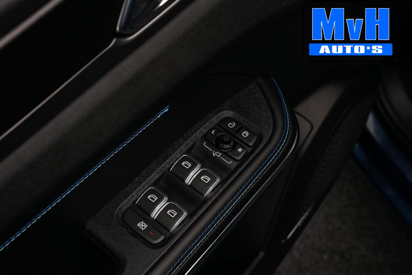 Lynk & Co 01 1.5 Hybride|TREKHAAK|FULL BLACK|ZWARTE.HEMEL|NAP