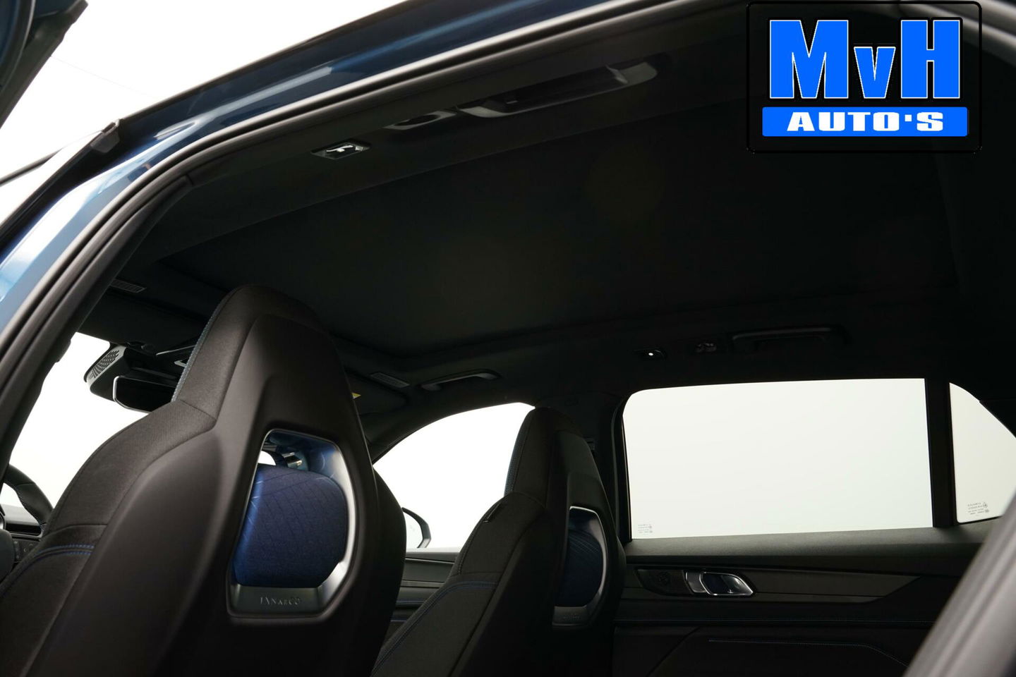 Lynk & Co 01 1.5 Hybride|TREKHAAK|FULL BLACK|ZWARTE.HEMEL|NAP