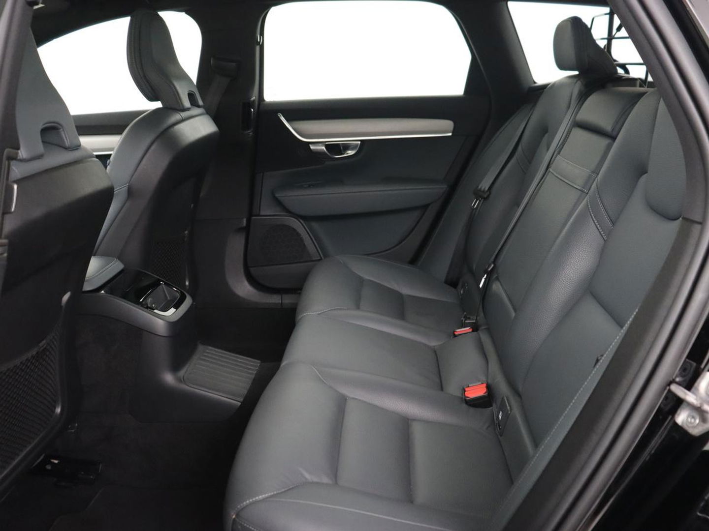 Volvo V90 2.0 T6 AWD Recharge Inscription | Panoramadak | Leder | Stoel & stuurverwarming | Trekhaak | Camera | Navigatie | Adaptive cruise | Full LED | PHEV | Plug In