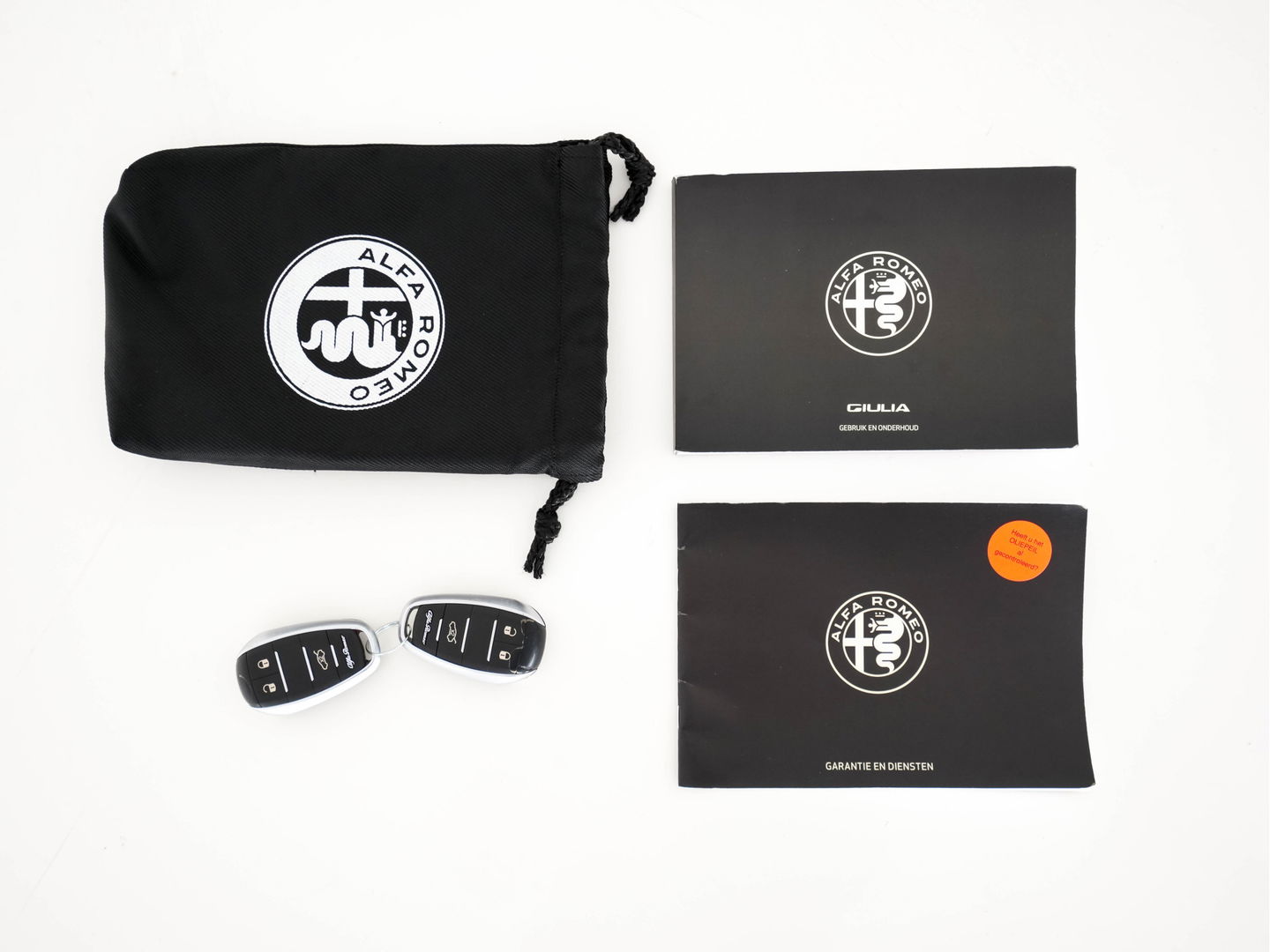 Alfa Romeo Giulia 2.0T B-Tech (INCL-BTW) Aut. *LUXURY-LEATHER | XENON | ADAPTIVE-CRUISE | MEMORY-PACK | HEATED-SPORTSEATS | KEYLESS | CAMERA | NAVI-FULLMAP | DAB+ | SHIFT-PADDLES | PRIVACY-GLASS | ECC | 18"ALU*