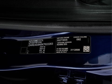 Alfa Romeo Giulia 2.0T B-Tech (INCL-BTW) Aut. *LUXURY-LEATHER | XENON | ADAPTIVE-CRUISE | MEMORY-PACK | HEATED-SPORTSEATS | KEYLESS | CAMERA | NAVI-FULLMAP | DAB+ | SHIFT-PADDLES | PRIVACY-GLASS | ECC | 18"ALU*