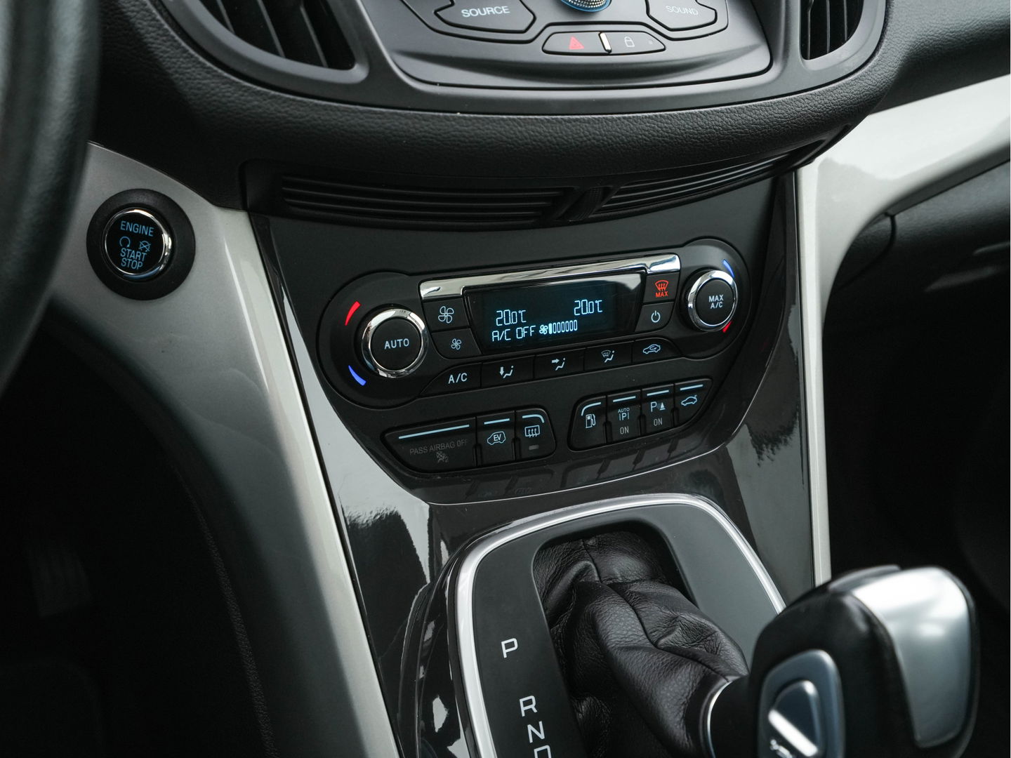 Ford C-MAX 2.0 Plug-in Hybrid Titanium Plus Aut. *PANO | LUXURY-LEATHER | NAVI-FULLMAP | CAMERA | KEYLESS | HEATED-COMFORT-SEATS | ECC | DIGI-COCKPIT | PDC | 17''ALU*