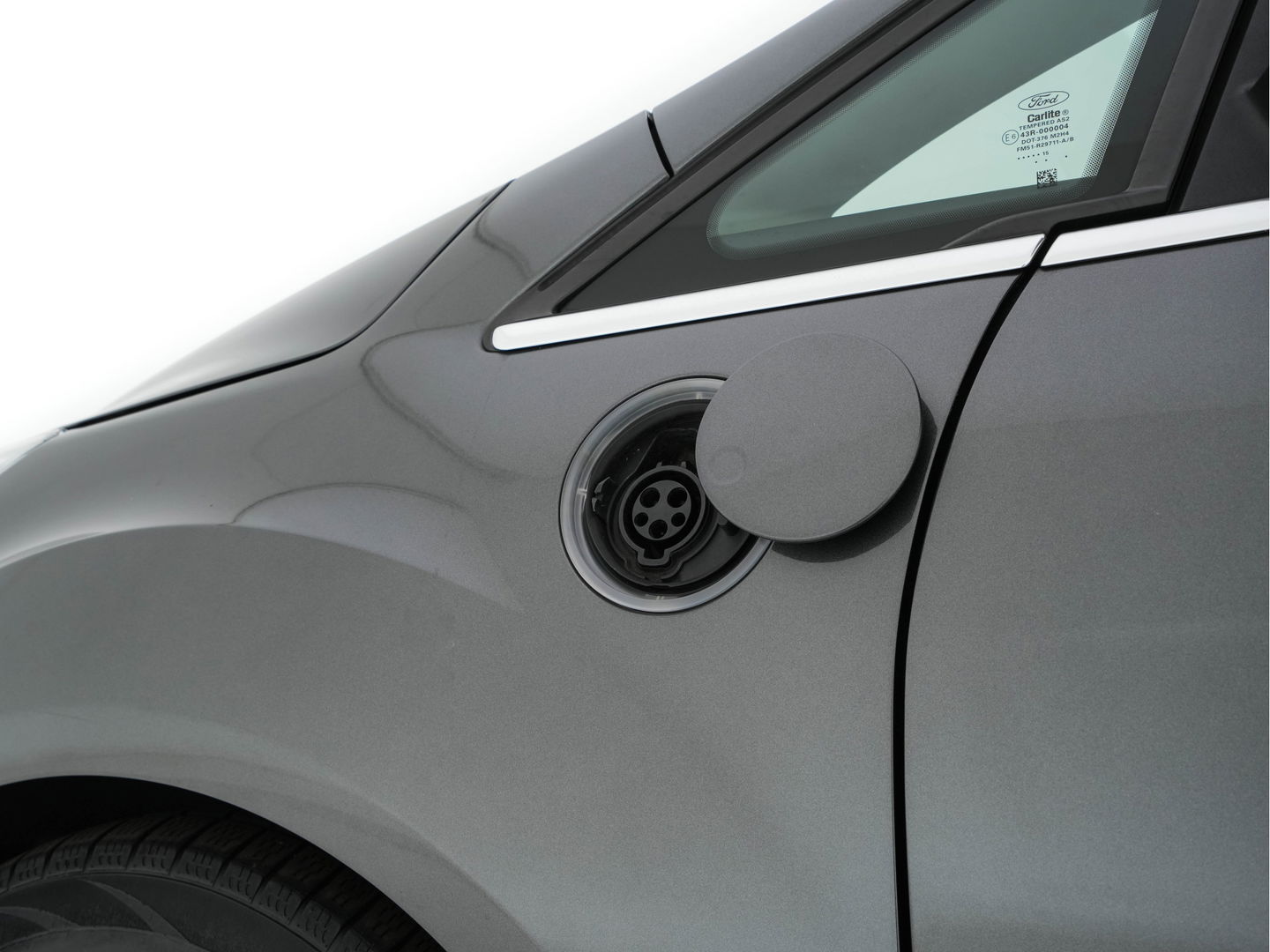 Ford C-MAX 2.0 Plug-in Hybrid Titanium Plus Aut. *PANO | LUXURY-LEATHER | NAVI-FULLMAP | CAMERA | KEYLESS | HEATED-COMFORT-SEATS | ECC | DIGI-COCKPIT | PDC | 17''ALU*