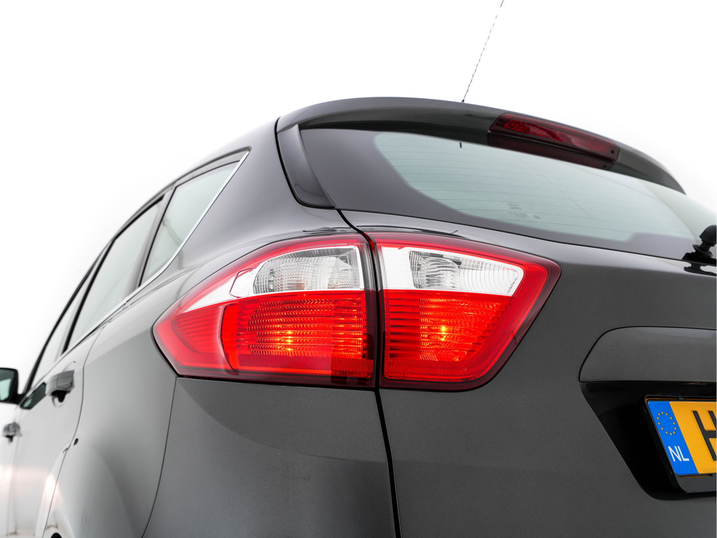 Ford C-MAX 2.0 Plug-in Hybrid Titanium Plus Aut. *PANO | LUXURY-LEATHER | NAVI-FULLMAP | CAMERA | KEYLESS | HEATED-COMFORT-SEATS | ECC | DIGI-COCKPIT | PDC | 17''ALU*