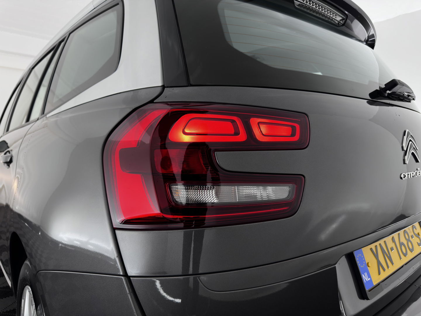 Citroën Grand C4 Spacetourer 1.2 PureTech Business [ 7-Pers. ] (INCL-BTW) *NAVI-FULLMAP | DIGI-COCKPIT | KEYLESS | COMFORT-SEATS | PANO-WINDOW | CARPLAY | ECC | PDC | CRUISE | TOWBAR | SHIFT-PADDELS |  16''ALU*