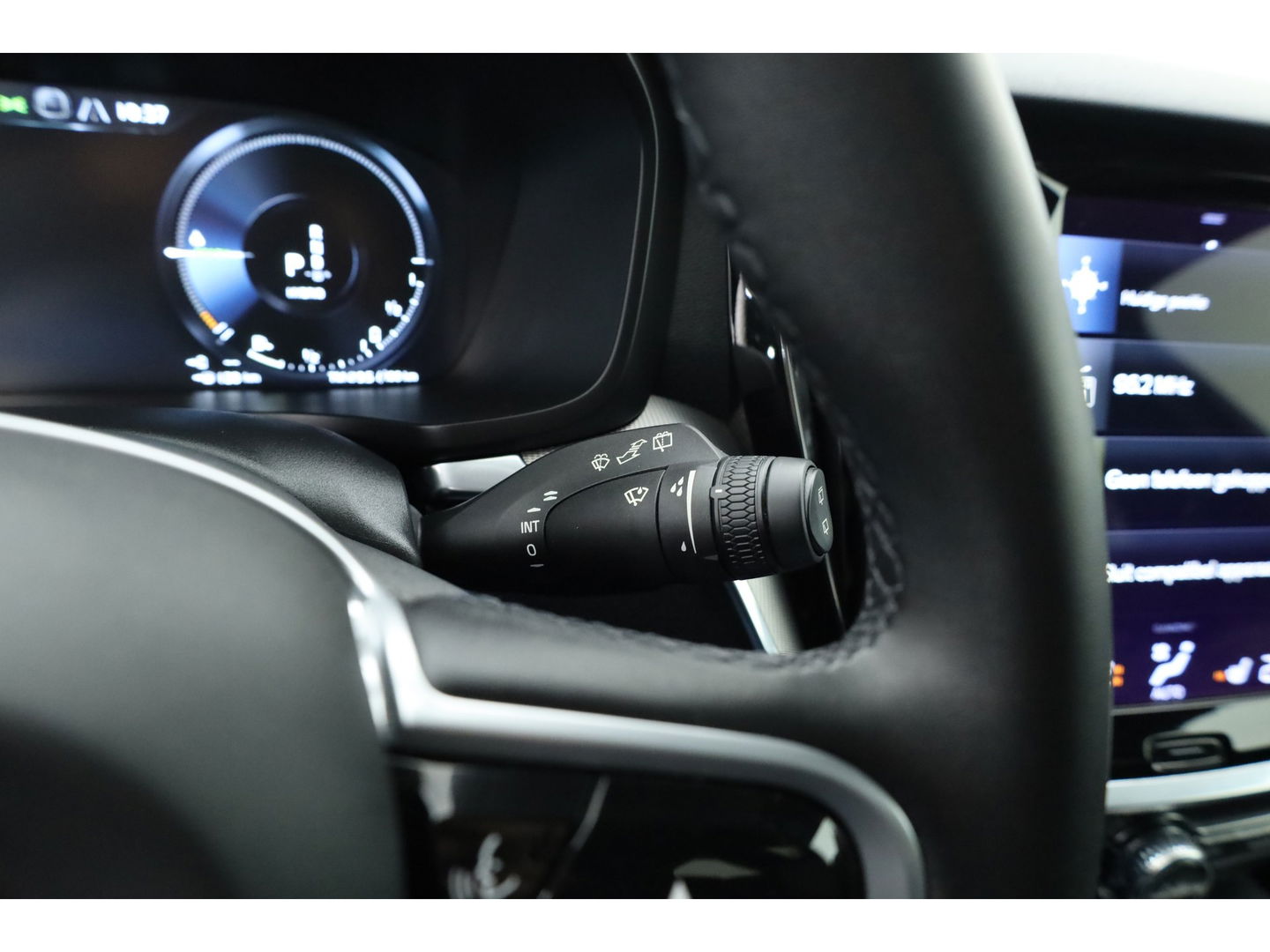 Volvo V60 T8 Recharge R-design | Memory Seats | Harman Kardon | Elek. Trekhaak | Pilot Assist | Camera