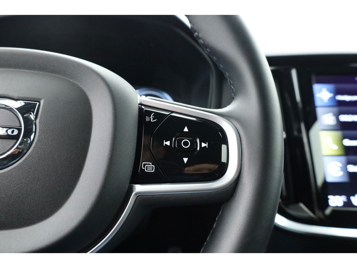 Volvo V60 T8 Recharge R-design | Memory Seats | Harman Kardon | Elek. Trekhaak | Pilot Assist | Camera