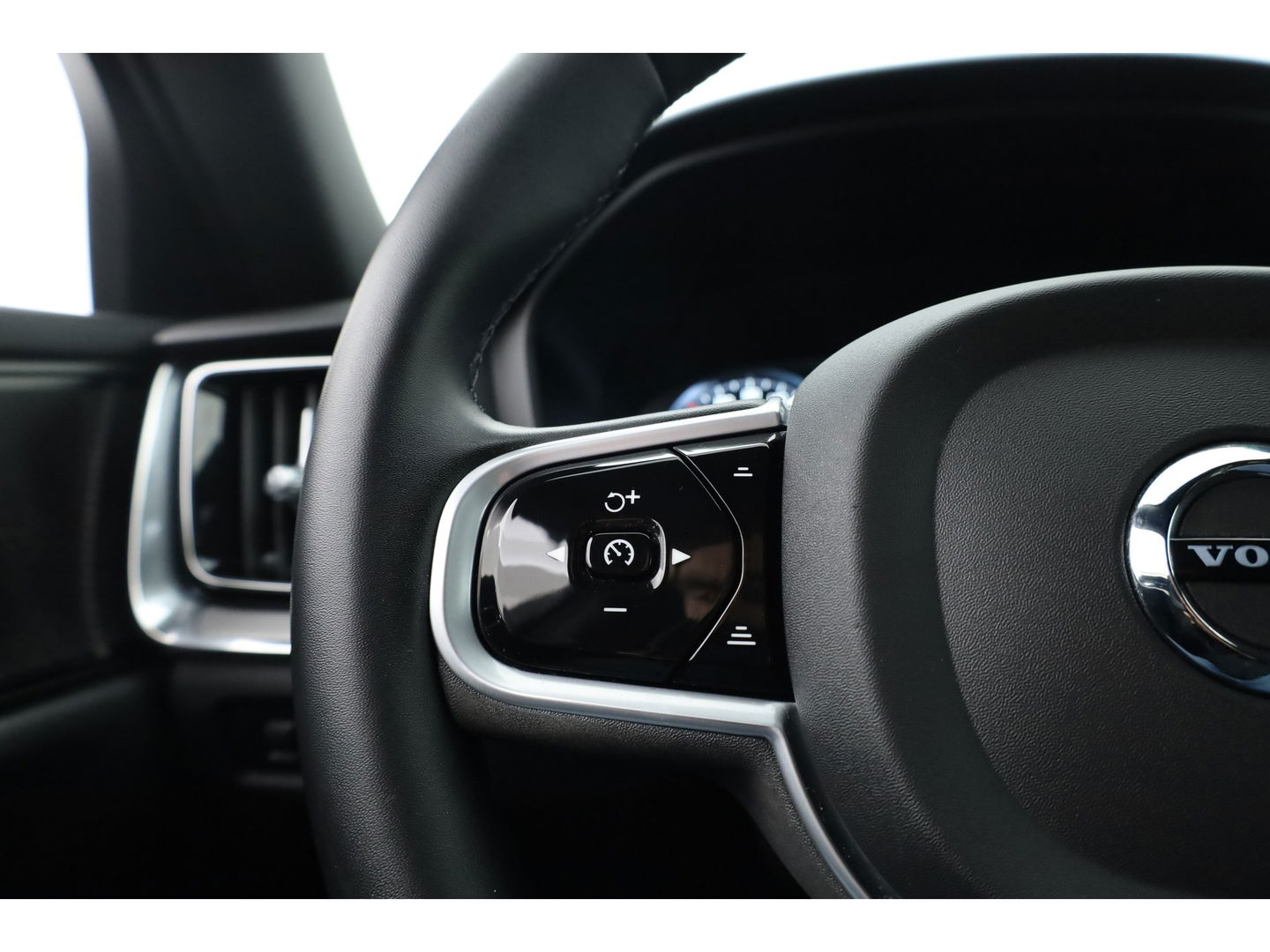 Volvo V60 T8 Recharge R-design | Memory Seats | Harman Kardon | Elek. Trekhaak | Pilot Assist | Camera