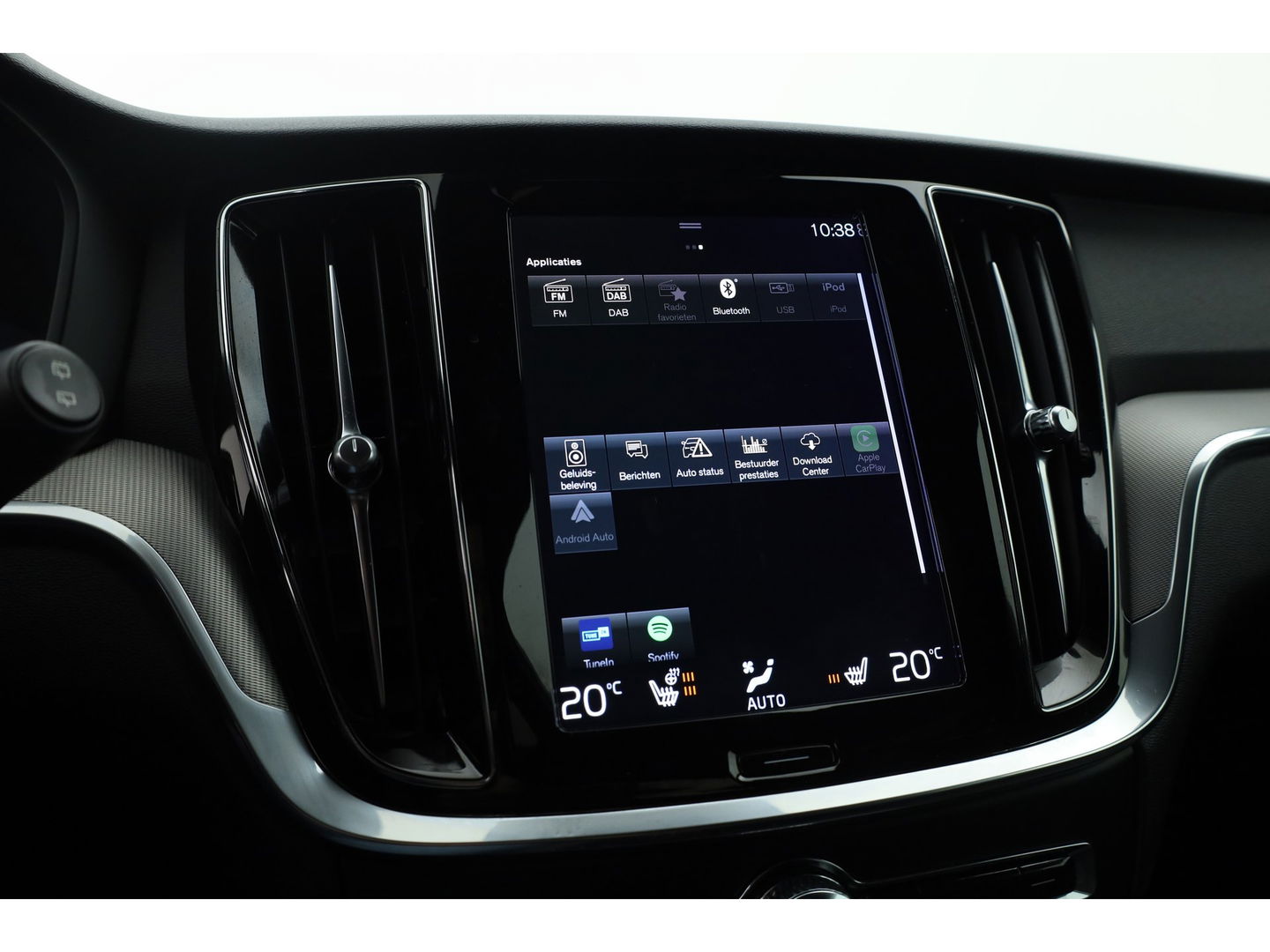 Volvo V60 T8 Recharge R-design | Memory Seats | Harman Kardon | Elek. Trekhaak | Pilot Assist | Camera