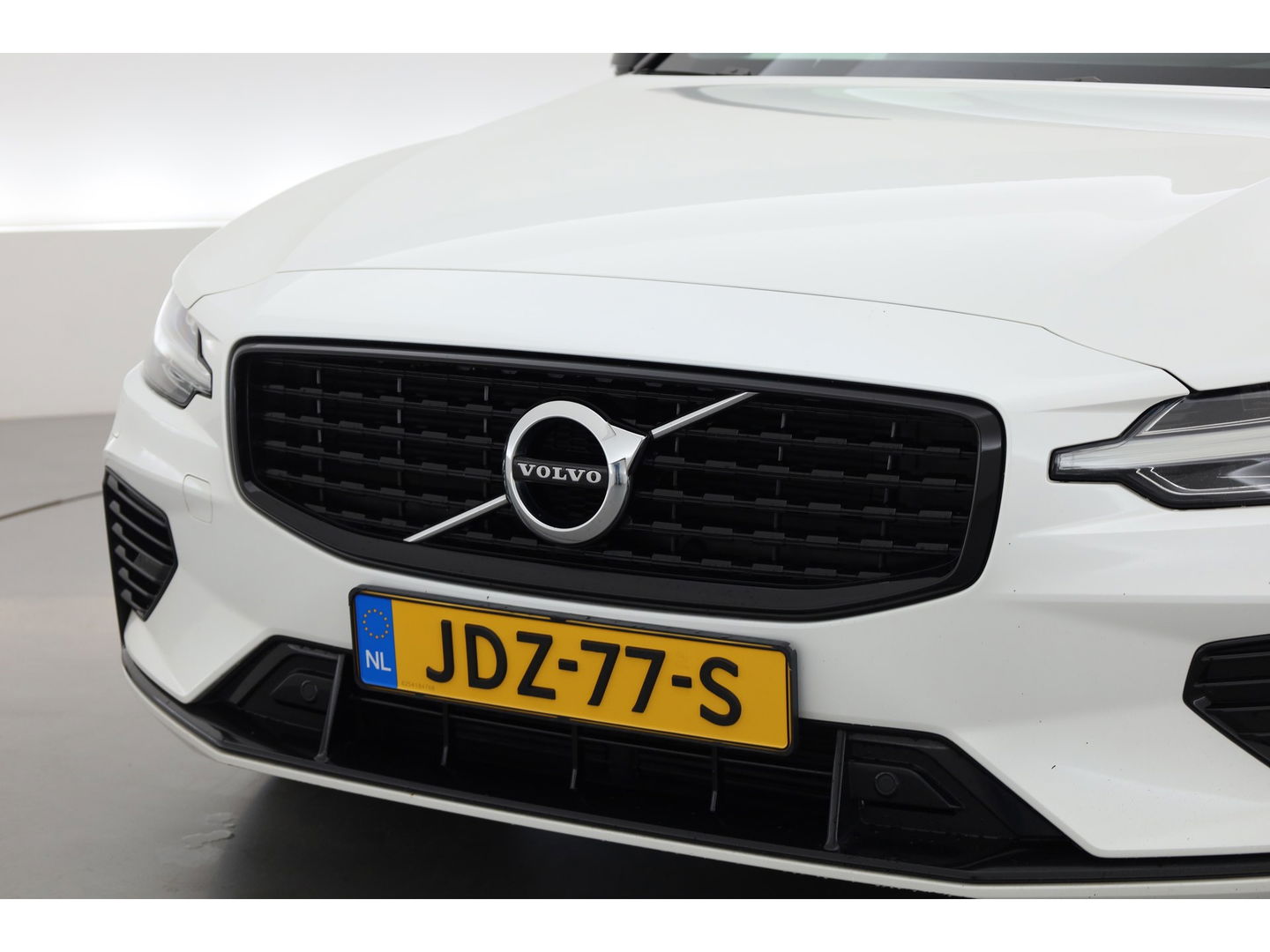 Volvo V60 T8 Recharge R-design | Memory Seats | Harman Kardon | Elek. Trekhaak | Pilot Assist | Camera