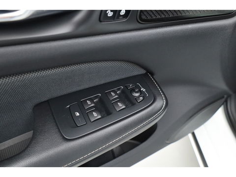 Volvo V60 T8 Recharge R-design | Memory Seats | Harman Kardon | Elek. Trekhaak | Pilot Assist | Camera