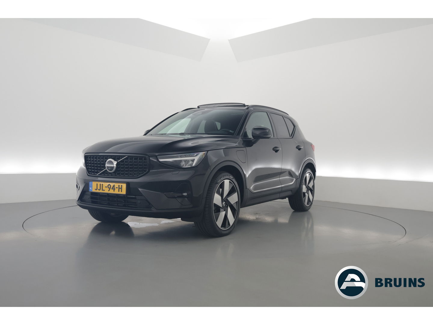 Volvo XC40 1.5 T5 Plug-in hybrid Ultimate Dark | Facelift | Pano | Trekhaak | 360 camera | ACC | Blis | H&K audio |