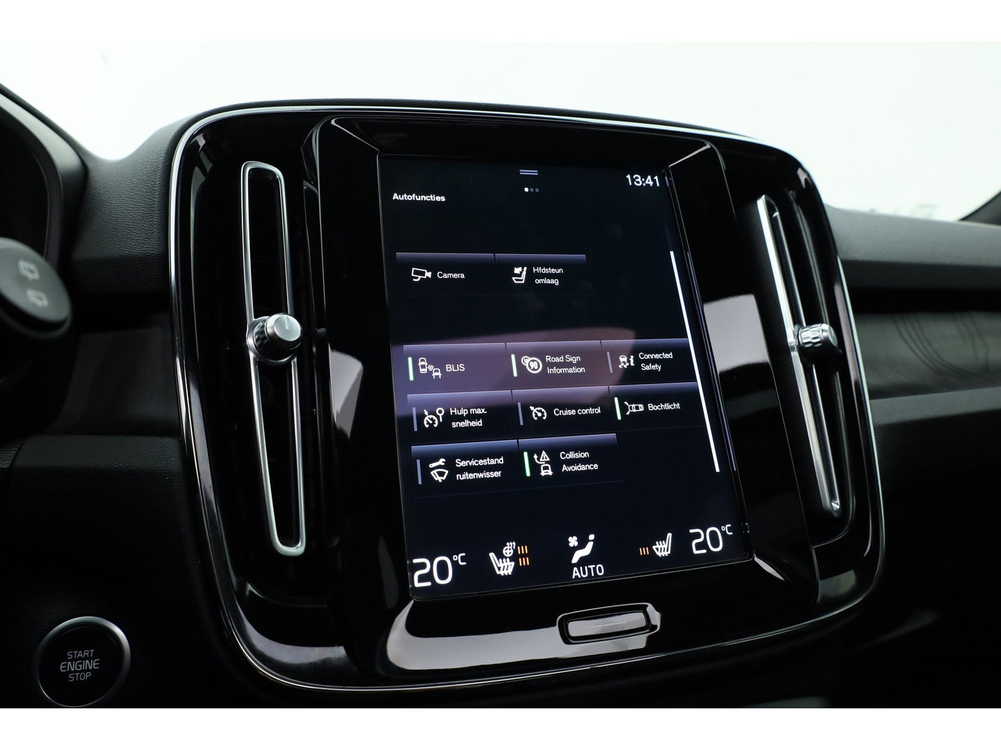 Volvo XC40 1.5 T5 Plug-in hybrid Ultimate Dark | Facelift | Pano | Trekhaak | 360 camera | ACC | Blis | H&K audio |