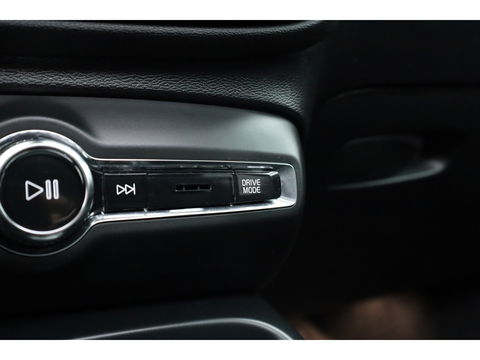 Volvo XC40 1.5 T5 Plug-in hybrid Ultimate Dark | Facelift | Pano | Trekhaak | 360 camera | ACC | Blis | H&K audio |