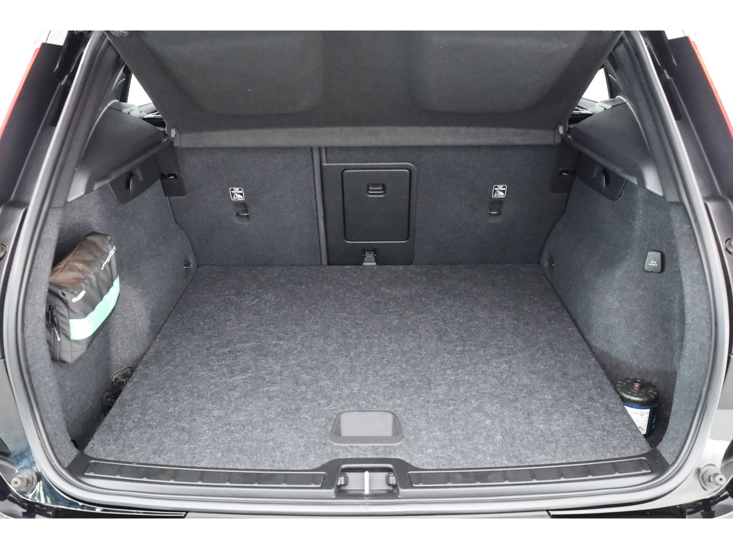 Volvo XC40 1.5 T5 Plug-in hybrid Ultimate Dark | Facelift | Pano | Trekhaak | 360 camera | ACC | Blis | H&K audio |