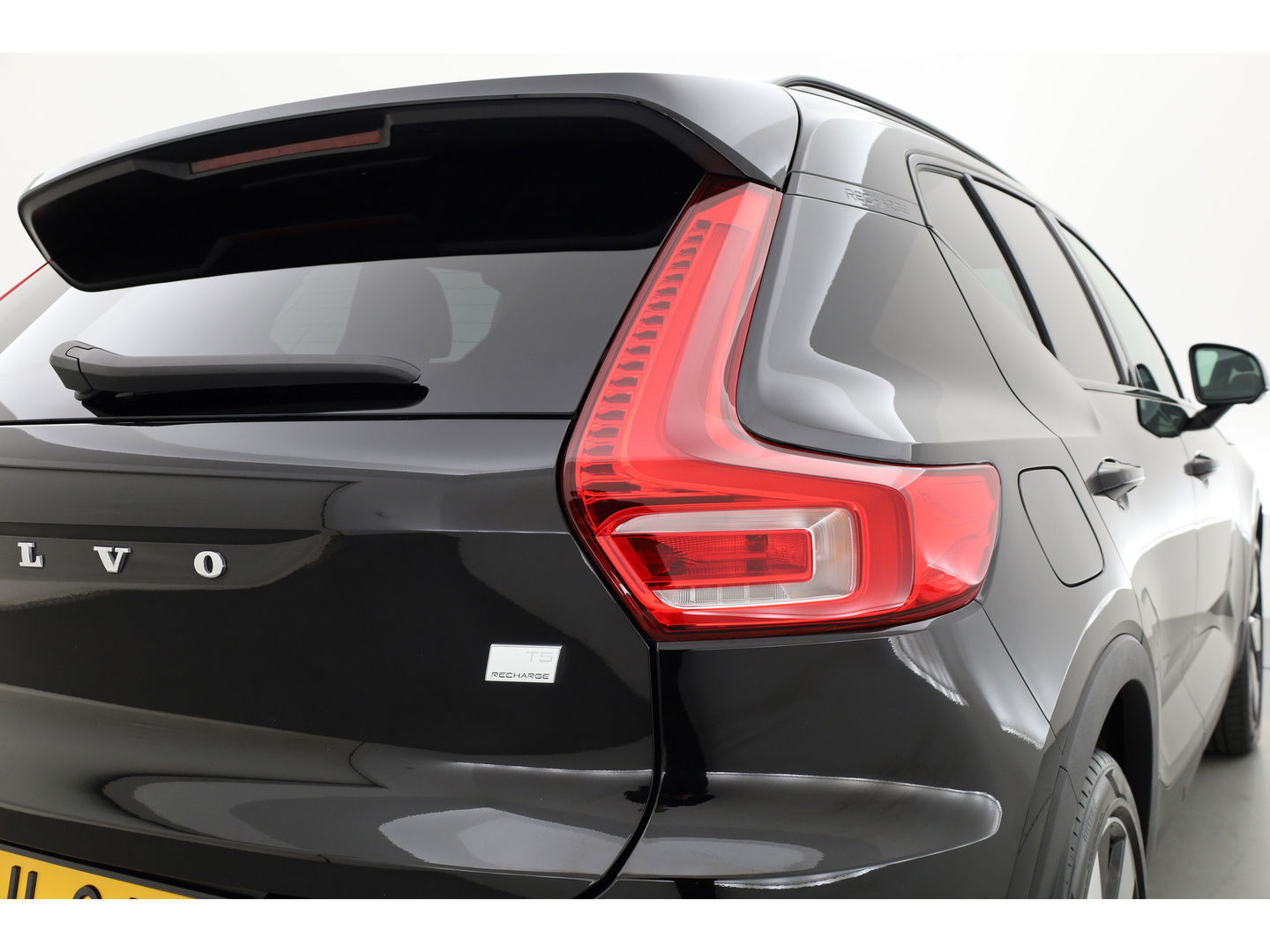 Volvo XC40 1.5 T5 Plug-in hybrid Ultimate Dark | Facelift | Pano | Trekhaak | 360 camera | ACC | Blis | H&K audio |