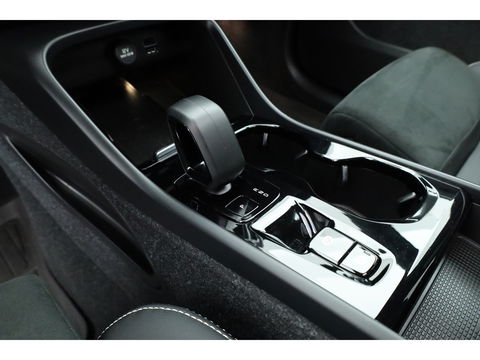 Volvo XC40 1.5 T5 Plug-in hybrid Ultimate Dark | Facelift | Pano | Trekhaak | 360 camera | ACC | Blis | H&K audio |