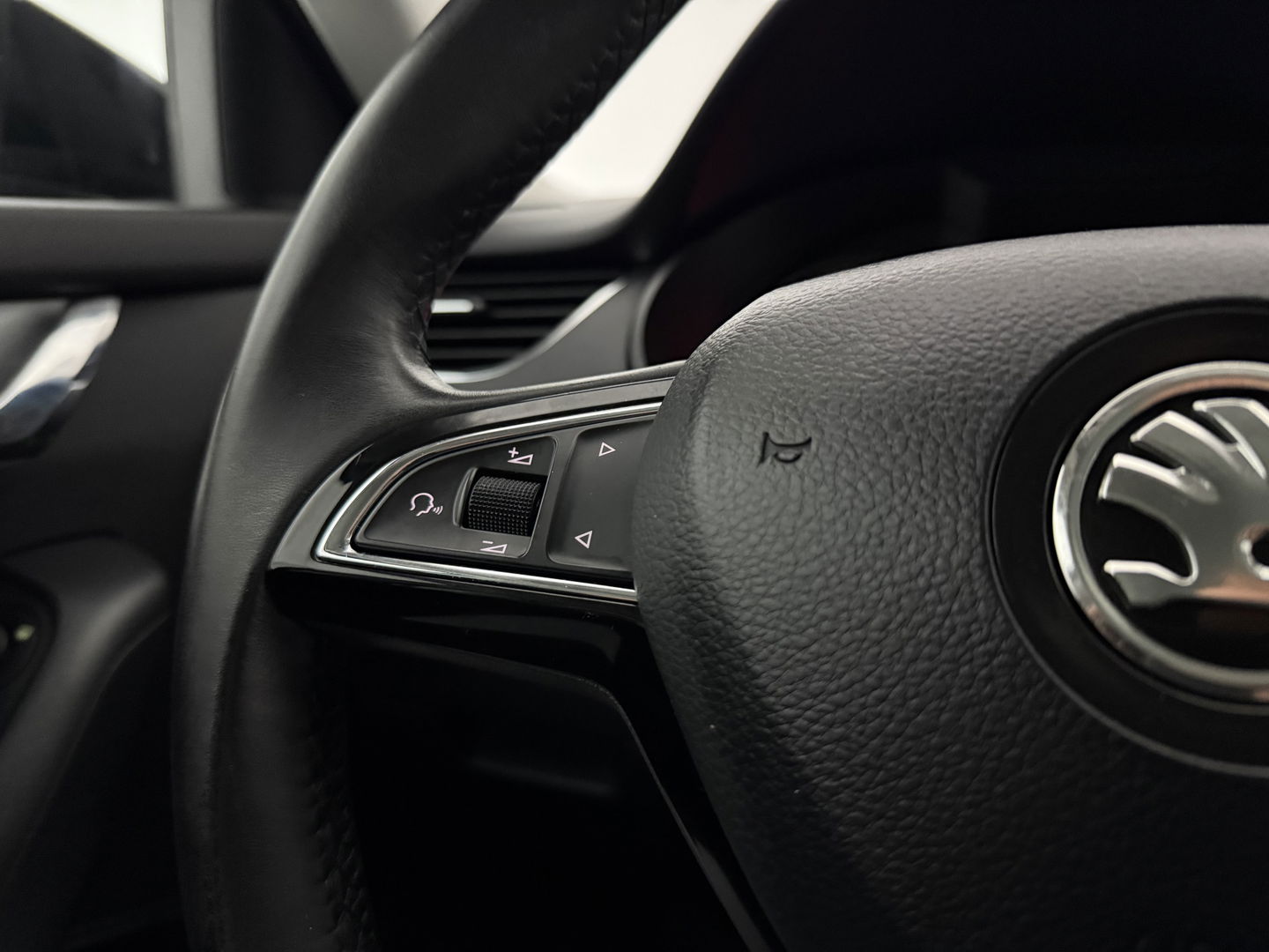 Škoda Octavia 1.0 TSI | Carplay | Trekhaak | Stoelverw. | Cruise | Parkeersens.