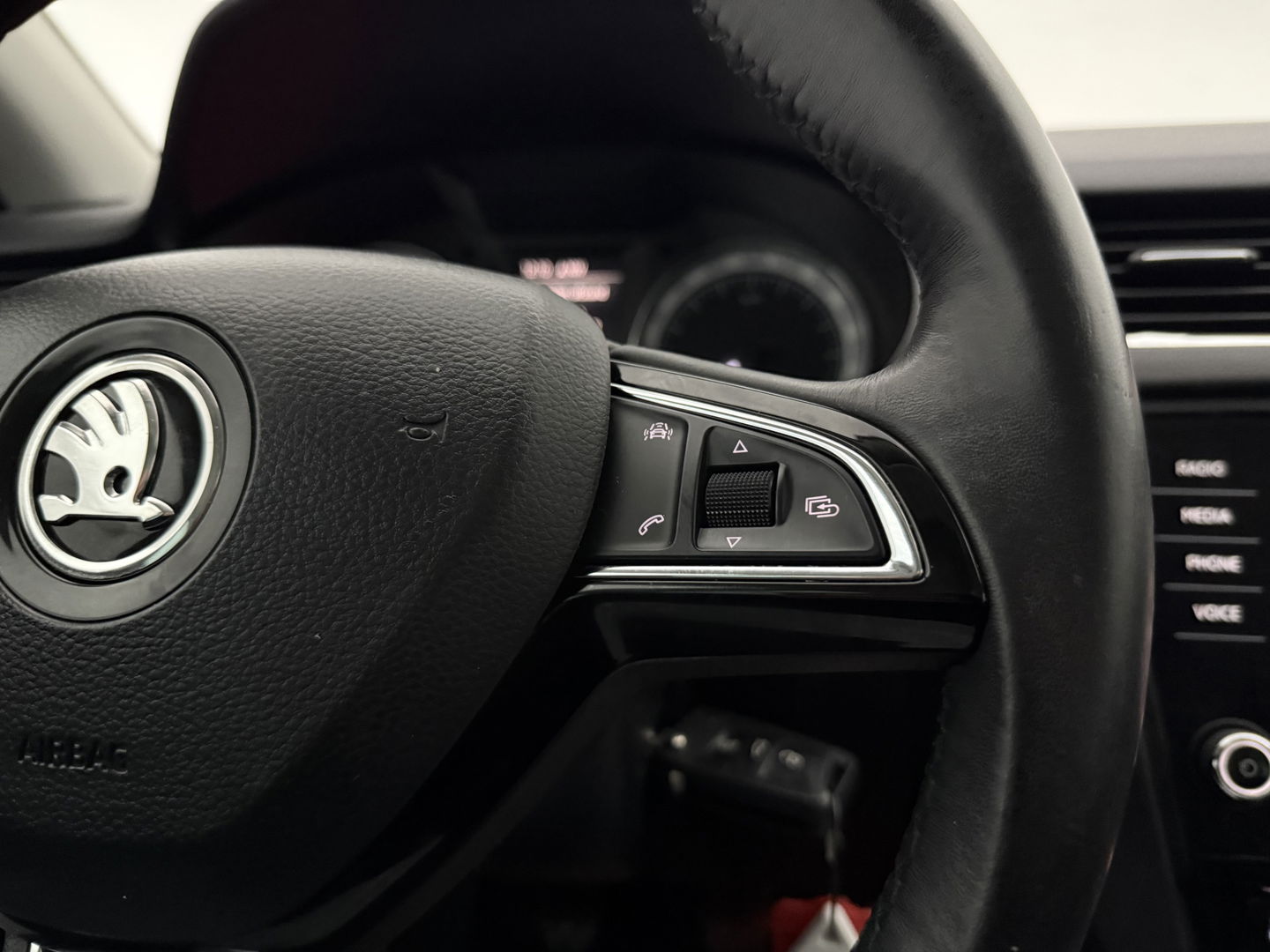 Škoda Octavia 1.0 TSI | Carplay | Trekhaak | Stoelverw. | Cruise | Parkeersens.