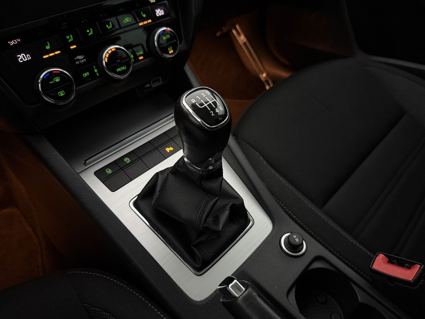 Škoda Octavia 1.0 TSI | Carplay | Trekhaak | Stoelverw. | Cruise | Parkeersens.