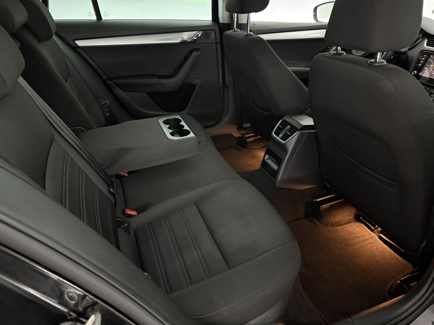 Škoda Octavia 1.0 TSI | Carplay | Trekhaak | Stoelverw. | Cruise | Parkeersens.