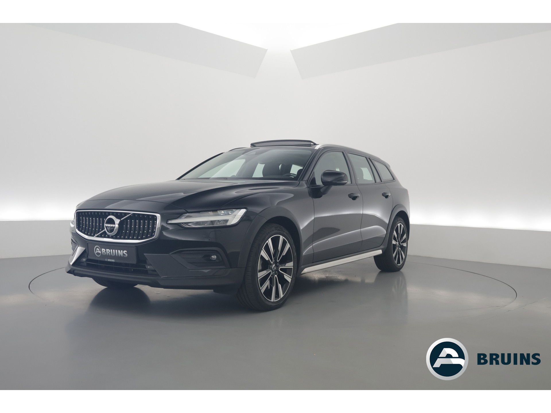 Volvo V60 Cross Country 2.0 B5 AWD Pro | Full Option | Pano | Massage | B&W audio | Ventilatie | HUD | Trekhaak