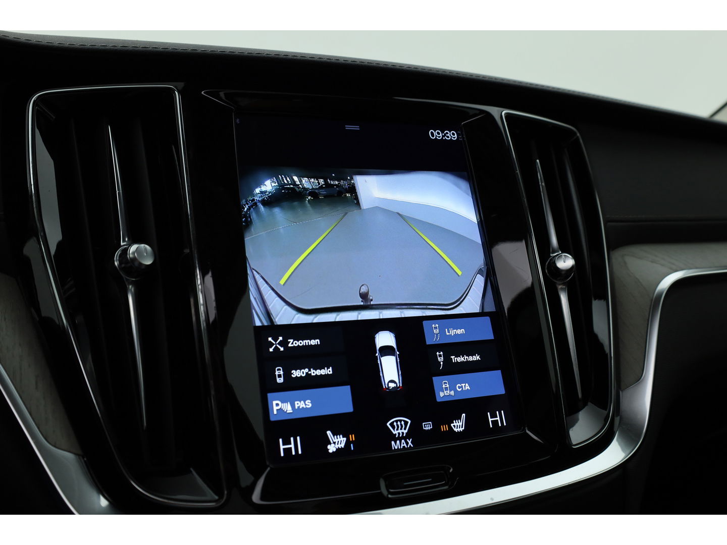 Volvo V60 Cross Country 2.0 B5 AWD Pro | Full Option | Pano | Massage | B&W audio | Ventilatie | HUD | Trekhaak