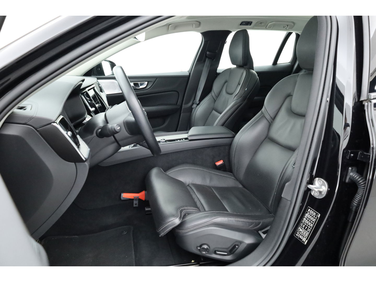 Volvo V60 Cross Country 2.0 B5 AWD Pro | Full Option | Pano | Massage | B&W audio | Ventilatie | HUD | Trekhaak