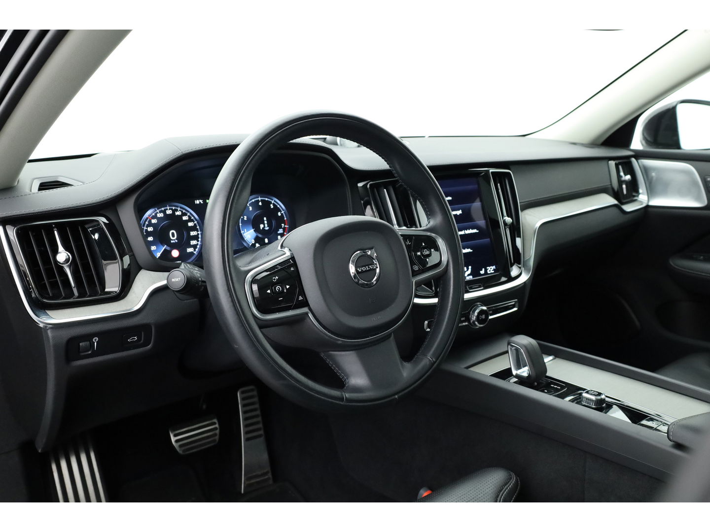 Volvo V60 Cross Country 2.0 B5 AWD Pro | Full Option | Pano | Massage | B&W audio | Ventilatie | HUD | Trekhaak