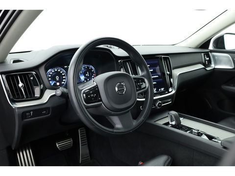 Volvo V60 Cross Country 2.0 B5 AWD Pro | Full Option | Pano | Massage | B&W audio | Ventilatie | HUD | Trekhaak