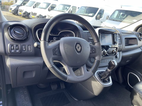Renault Trafic 2.0 dCi 170pk automaat T29 L2H1 DC 5 persoons Luxe / vaste prijs rijklaar € 24.950 ex btw / lease vanaf € 407 / dubbele schuifdeur / trekhaak / camera / airco / cruise / navigatie !
