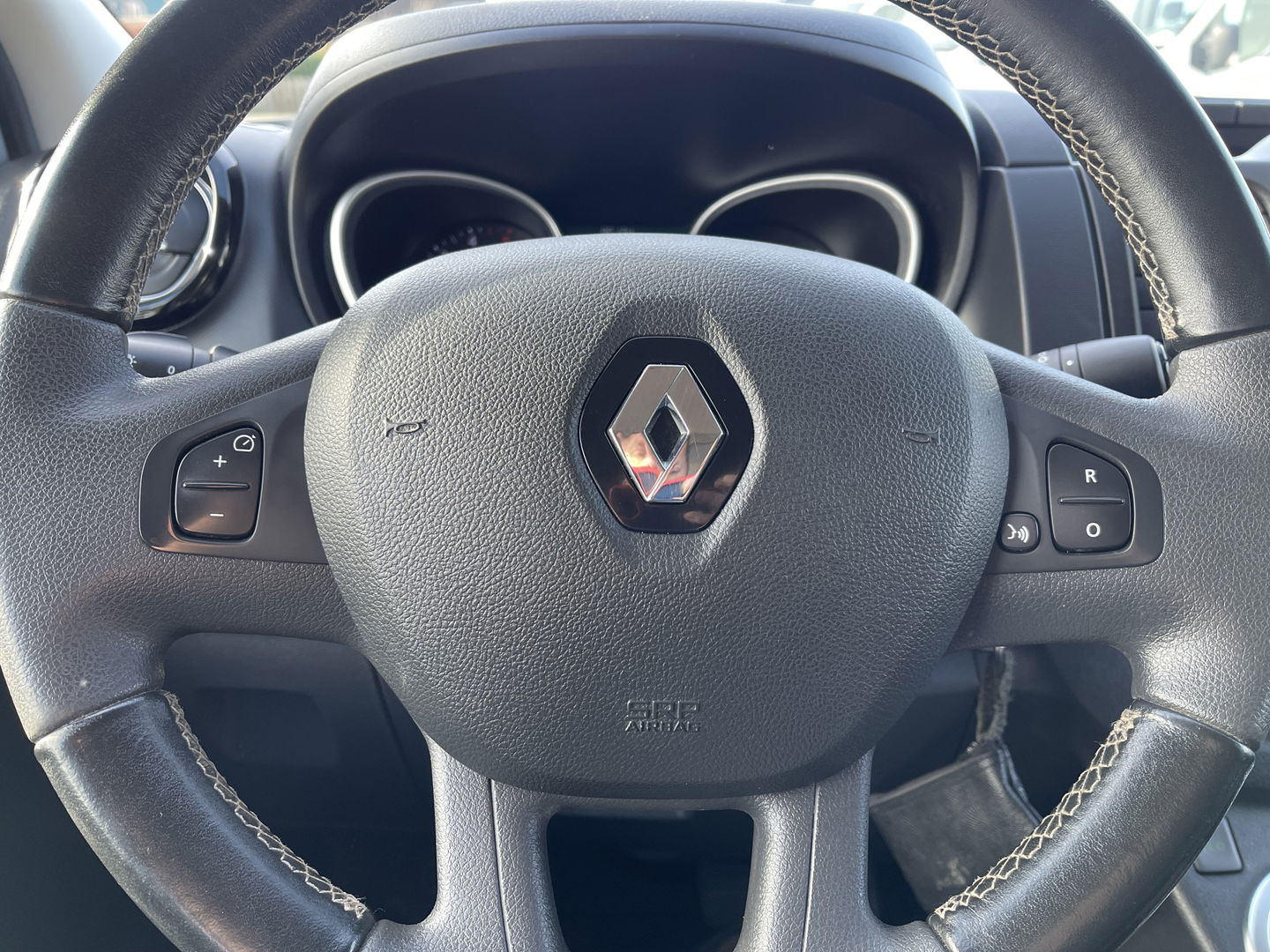 Renault Trafic 2.0 dCi 170pk automaat T29 L2H1 DC 5 persoons Luxe / vaste prijs rijklaar € 24.950 ex btw / lease vanaf € 407 / dubbele schuifdeur / trekhaak / camera / airco / cruise / navigatie !