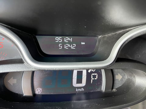 Renault Trafic 2.0 dCi 170pk automaat T29 L2H1 DC 5 persoons Luxe / vaste prijs rijklaar € 24.950 ex btw / lease vanaf € 407 / dubbele schuifdeur / trekhaak / camera / airco / cruise / navigatie !