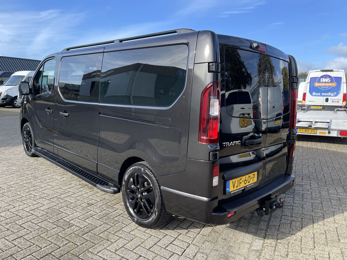 Renault Trafic 2.0 dCi 170pk automaat T29 L2H1 DC 5 persoons Luxe / vaste prijs rijklaar € 24.950 ex btw / lease vanaf € 407 / dubbele schuifdeur / trekhaak / camera / airco / cruise / navigatie !