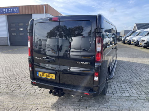 Renault Trafic 2.0 dCi 170pk automaat T29 L2H1 DC 5 persoons Luxe / vaste prijs rijklaar € 24.950 ex btw / lease vanaf € 407 / dubbele schuifdeur / trekhaak / camera / airco / cruise / navigatie !